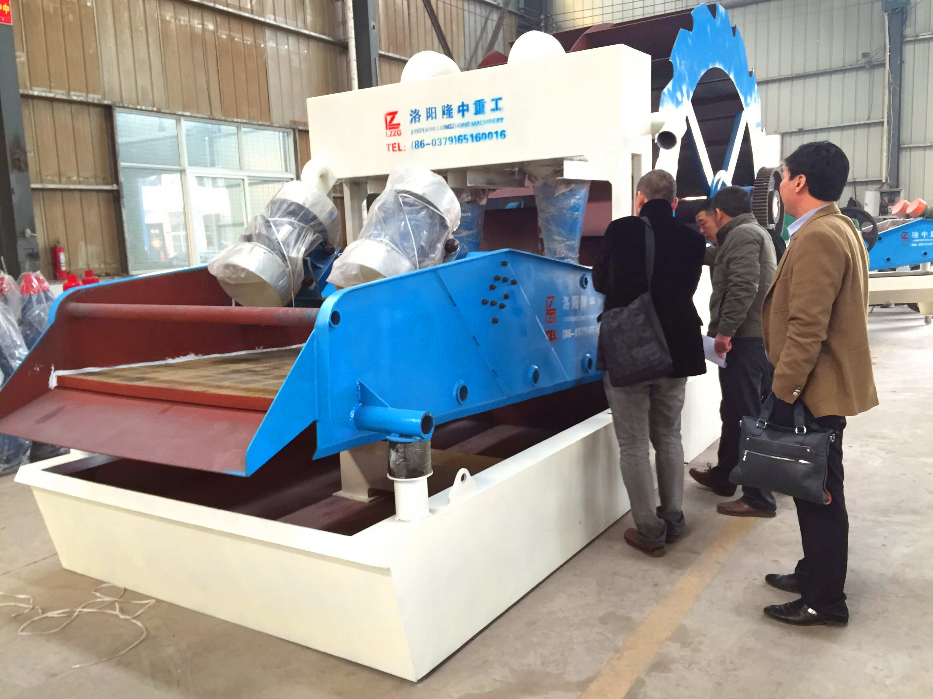 2015.3黑龍江牡丹江客戶參觀洗砂回收一體機并簽訂合同LZ30-75.jpg